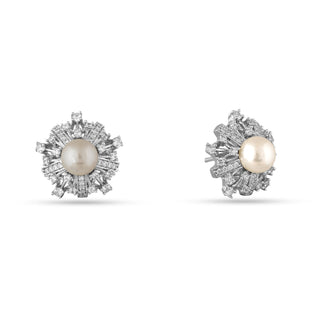 Hindah - Pearl stud earrings